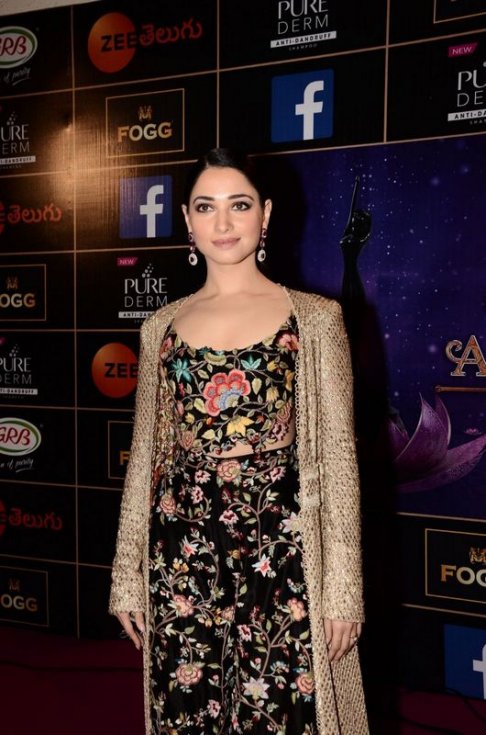 Tamannaah-at-Zee-Apsara-Awards-08