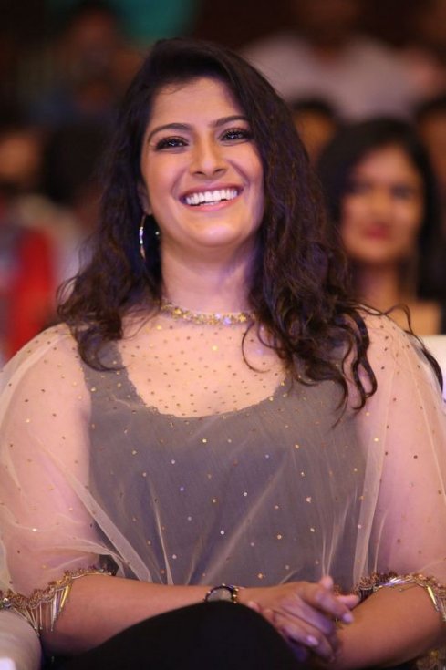 Varalaxmi-Sarathkumar-New-Photos-03