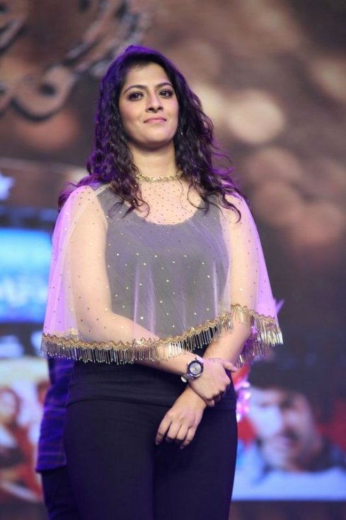 Varalaxmi-Sarathkumar-New-Photos-08