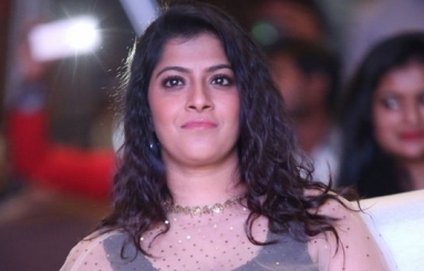 Varalaxmi-Sarathkumar-New-Photos-04