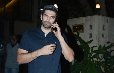 Aditya-Roy-Kapoor-Spotted-at-Bandra-04