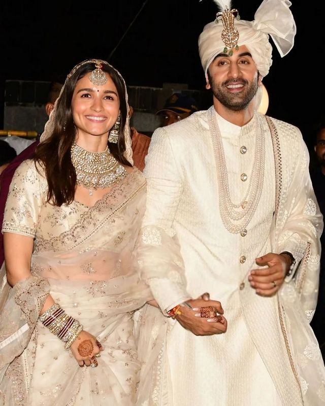 Ranbir Kapoor - Alia Bhatt Wedding Photoshoot | Ranbir - Alia wedding Stills | Ranbir-Kapoor-Alia-Bhatt-Wedding-Pics-05 | Photo 12of 16