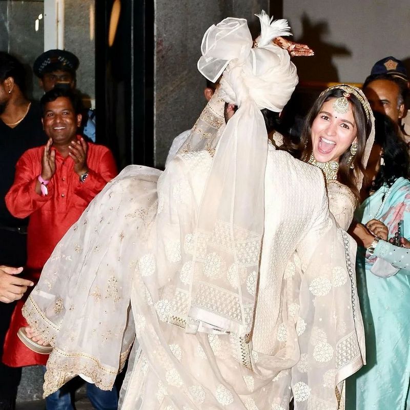 Ranbir-Kapoor-Alia-Bhatt-Wedding-Pics-08 | Photo 9of 16 | Alia Bhatt Films | Bollywood Celebrities