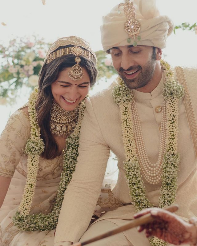 Photo 2of 16 | Alia Bhatt Films | Ranbir Kapoor - Alia Bhatt Marriage | Ranbir-Kapoor-Alia-Bhatt-Wedding-Pics-15