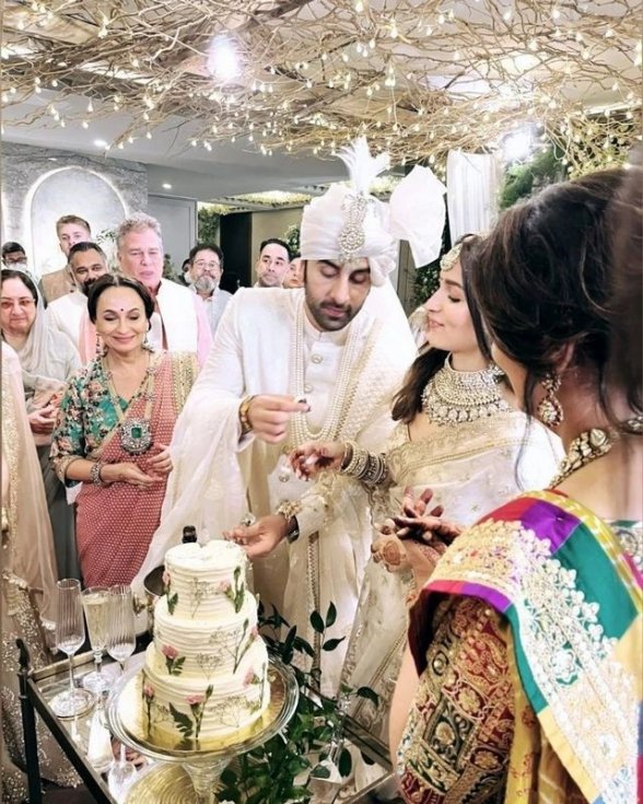 Ranbir-Kapoor-Alia-Bhatt-Wedding-Pics-04