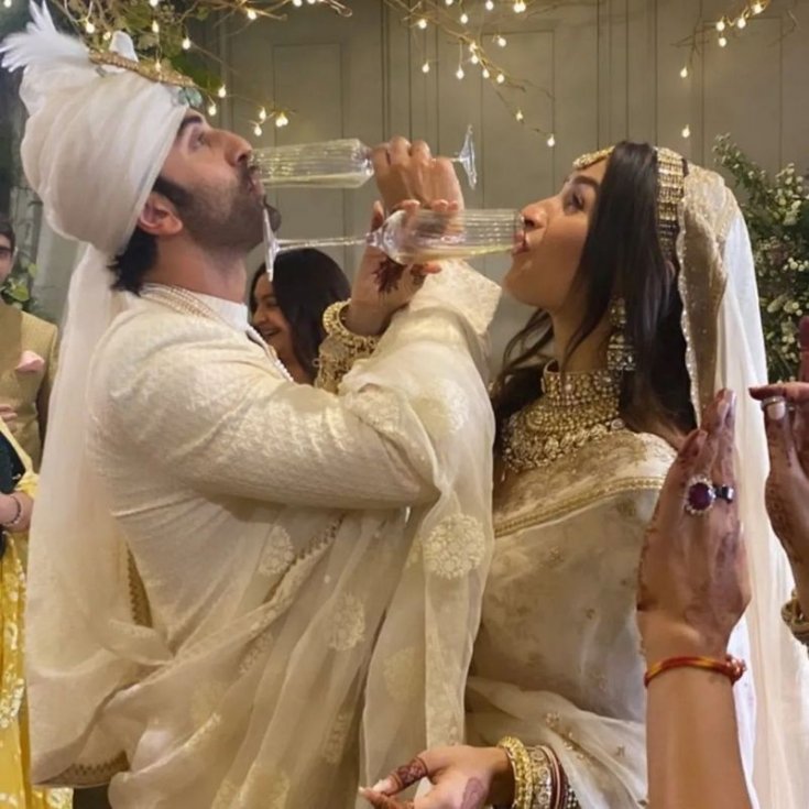 Ranbir-Kapoor-Alia-Bhatt-Wedding-Pics-06