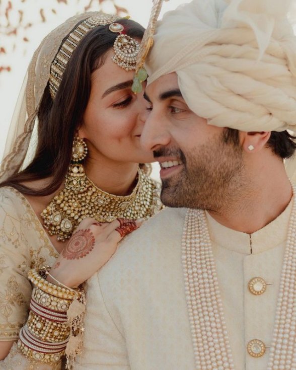 Ranbir-Kapoor-Alia-Bhatt-Wedding-Pics-07