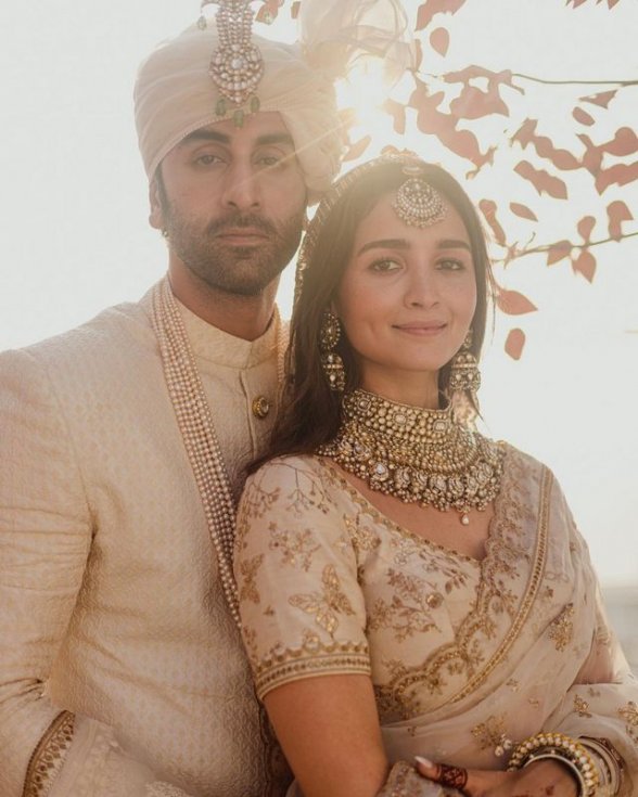 Ranbir-Kapoor-Alia-Bhatt-Wedding-Pics-10