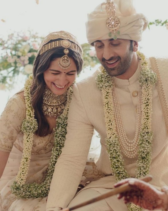 Ranbir-Kapoor-Alia-Bhatt-Wedding-Pics-15