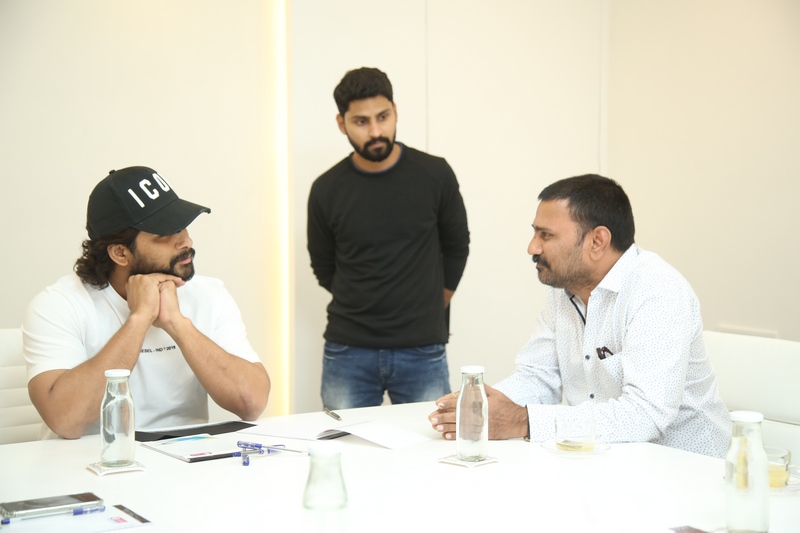Allu Arjun Meets Film Newscasters Association Pics