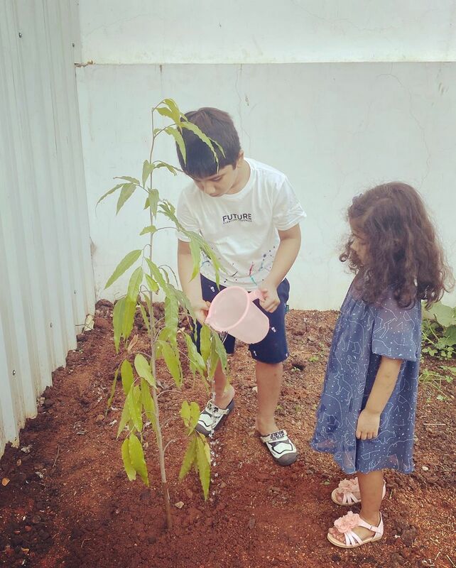 Allu-Arjun-Wife-Sneha-Reddy-Planting-Tree-02