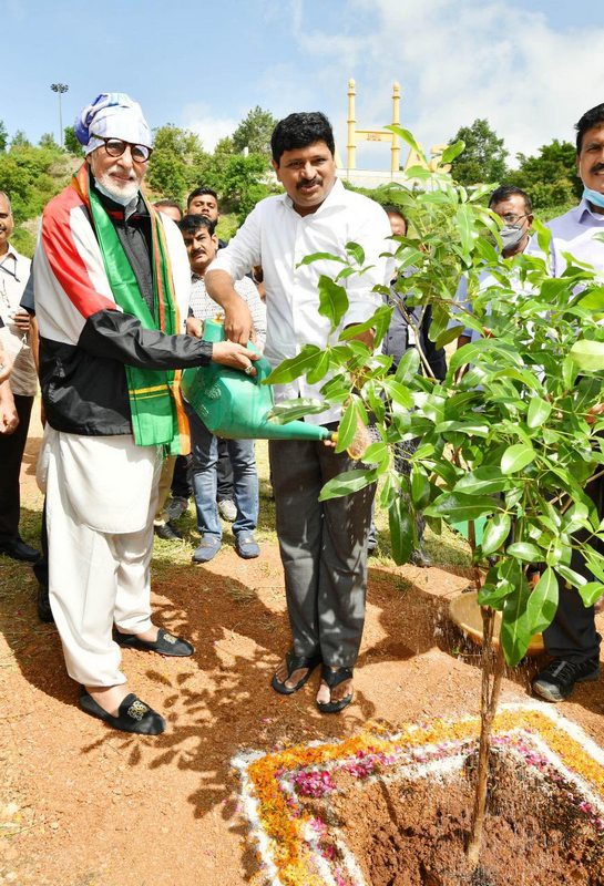 Amitabh Bachchan Green India Challenge | Amitabh-Bachchan-Green-India-Challenge-05 | Photo 5of 9 | Amitabh Bachchan Green India Challenge