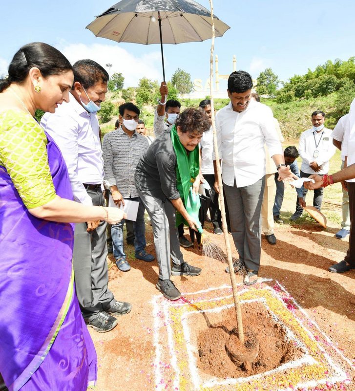 Amitabh-Bachchan-Green-India-Challenge-08