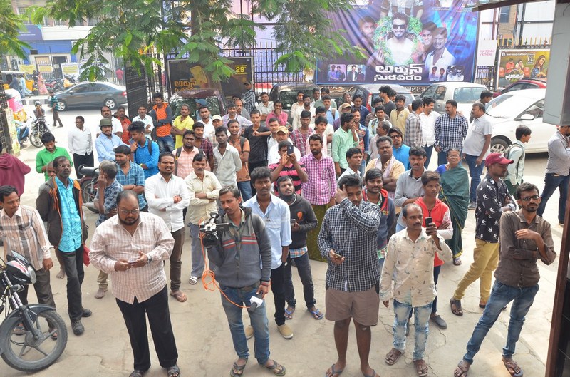 Bhagyanagara-Veedhullo-Gammathu-Team-at-Sandhya-Theater-07