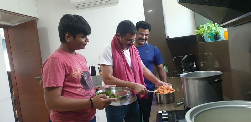 Boyapati-Srinu-Cooking-For-Family-Photos-03