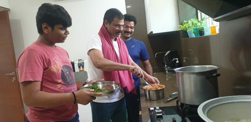 Boyapati-Srinu-Cooking-For-Family-Photos-04