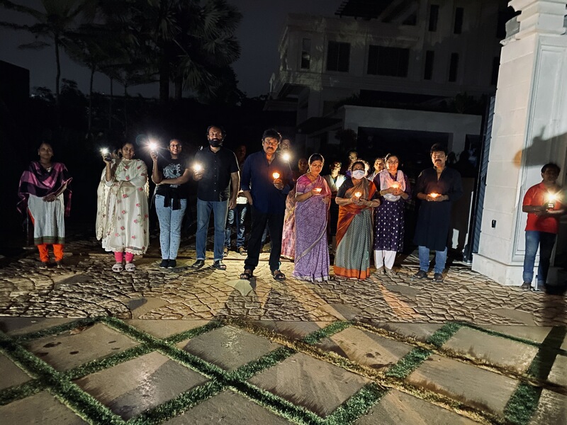 Chiranjeevi-Family-With-Candles-Photos-04