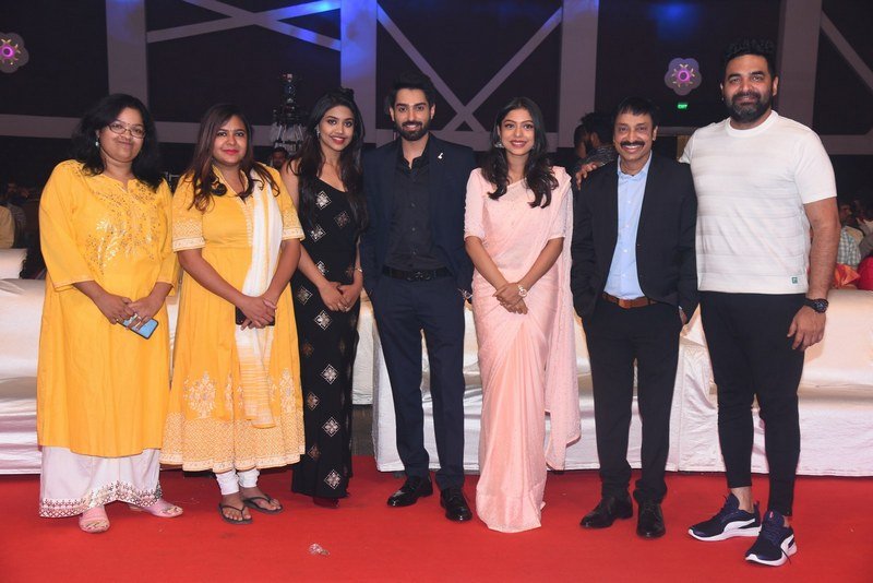 Choosi-Choodangaane-Movie-Pre-Release-Event-06