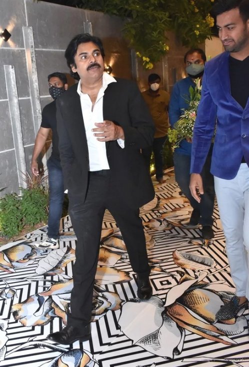 Celebs-at-Dil-Raju-50th-Birthday-Party-06