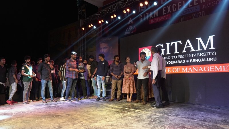 Hit-Movie-Team-At-Gitam-College-02