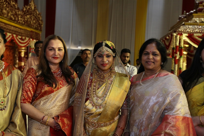 Kodi Ramakrishna Younger Daughter Marriage | Kodi Ramakrishna Younger Daughter Marriage | Celebs-at-Kodi-Ramakrishna-Daughter-Pravallika-Wedding-18 | Photo 2of 19