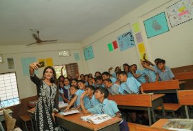 Nidhhi-Agerwal-Teaches-English-To-Pega-Teach-For-Change-02