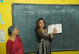 Nidhhi-Agerwal-Teaches-English-To-Pega-Teach-For-Change-05