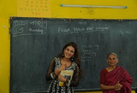 Nidhhi-Agerwal-Teaches-English-To-Pega-Teach-For-Change-08