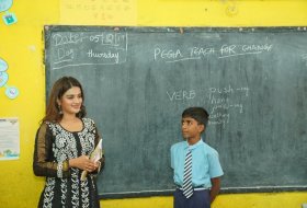 Nidhhi-Agerwal-Teaches-English-To-Pega-Teach-For-Change-09