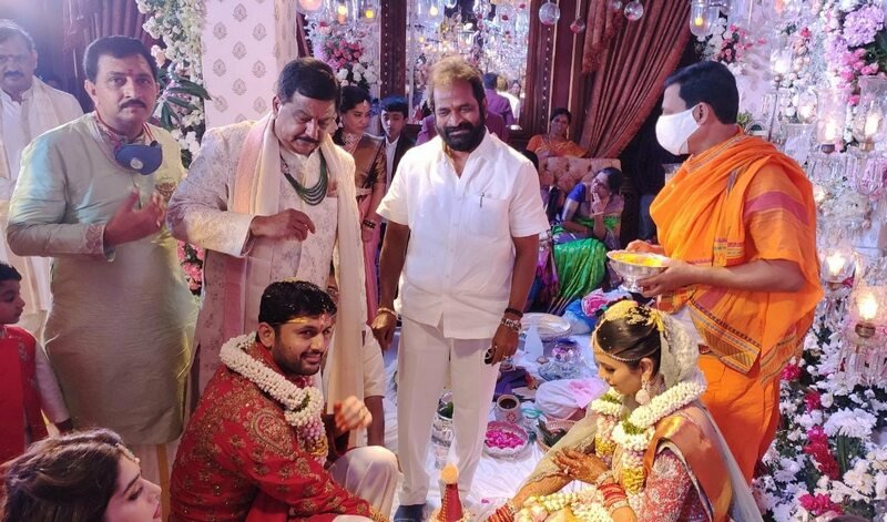 Nithiin-and-Shalini-Wedding-Pics-02