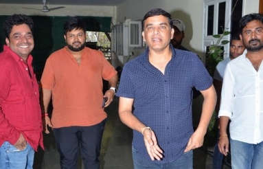 Pawan-Kalyan-Fans-Hungama-at-Dil-Raju-Office-06