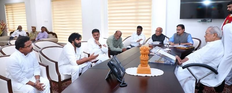 Pawan-Kalyan-Meets-AP-Governor-04