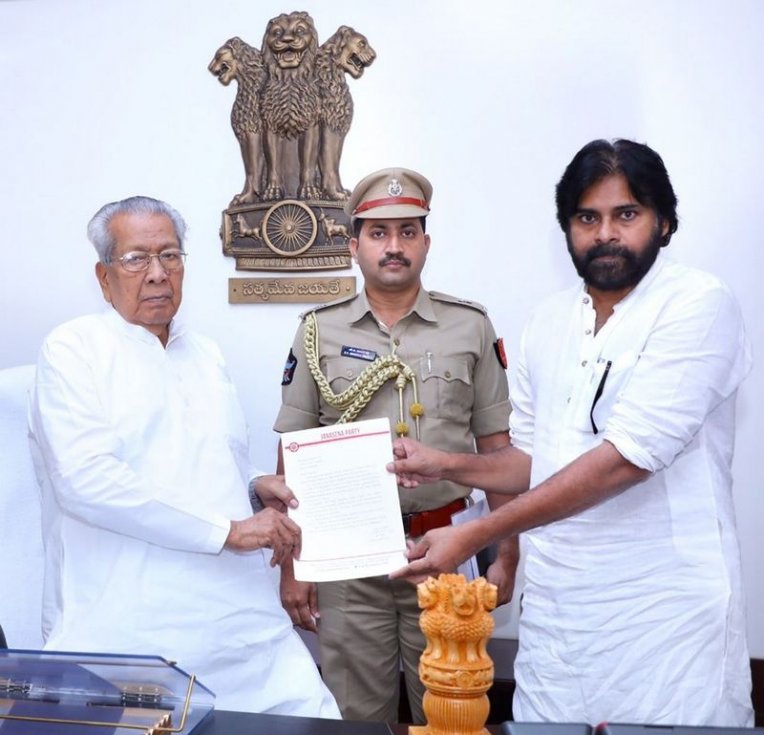 Pawan-Kalyan-Meets-AP-Governor-05