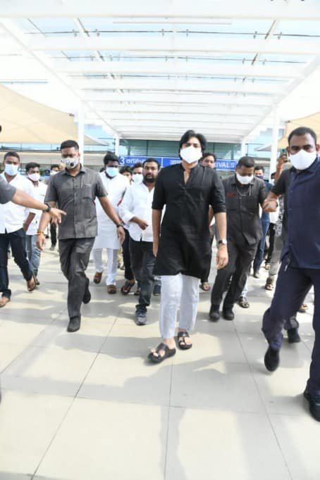 Pawan-Kalyan-at-Gannavaram-Airport-02