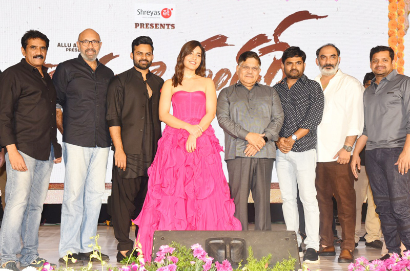 Prati-Roju-Panduga-Movie-Pre-Release-Event-01