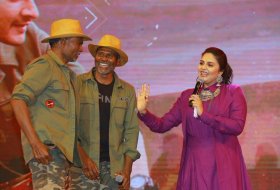 Sarileru-Neekevvaru-Blockbuster-Ka-Baap-Celebrations-Photos-02