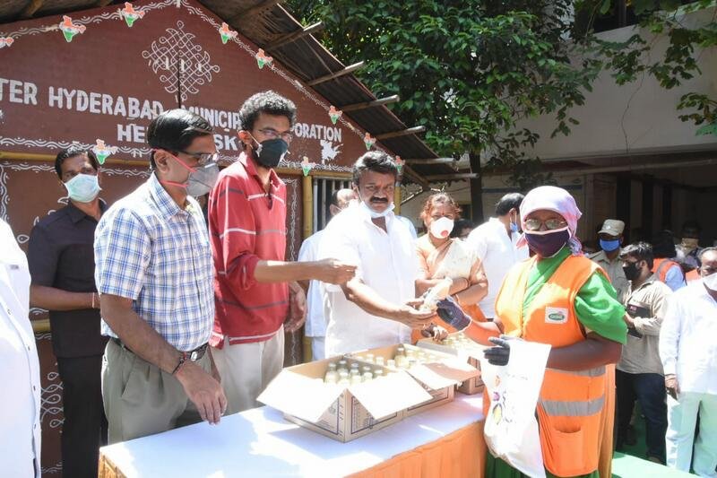 Sekhar-Kammula-Distributes-Milk-To-GHMC-Workers-02