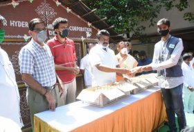 Sekhar-Kammula-Distributes-Milk-To-GHMC-Workers-04