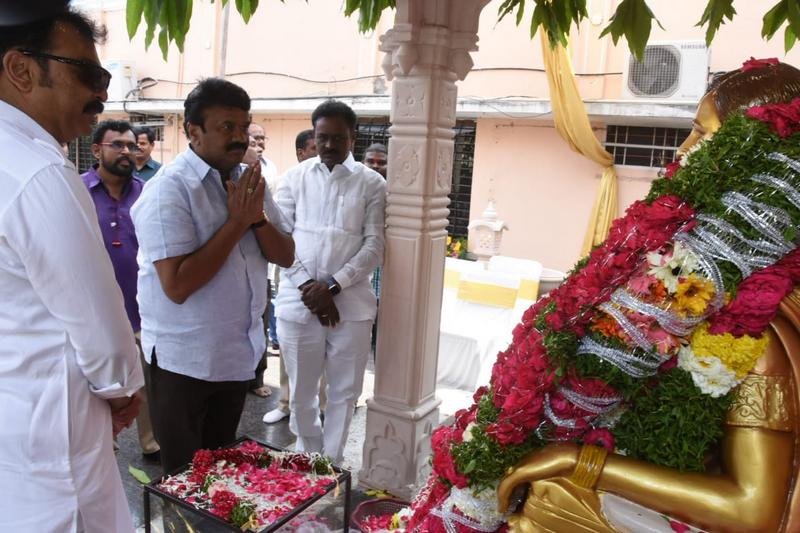 Talasani-at-Vijaya-Nirmala-Statue-Inauguration-02