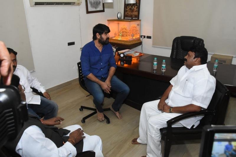 Talasani-Srinivas-Yadav-Meets-Srikanth-Pics-02