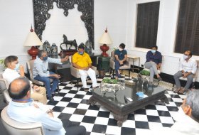 Tollywood-Celebrities-Meet-Talasani-Srinivas-Yadav-04