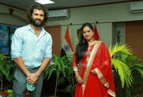 Hero-Vijay-Deverakonda-Interacts-Field-Level-Officers-07