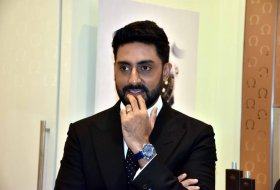 Abhishek-Bachchan-Inaugurates-OMEGA-Boutique-05