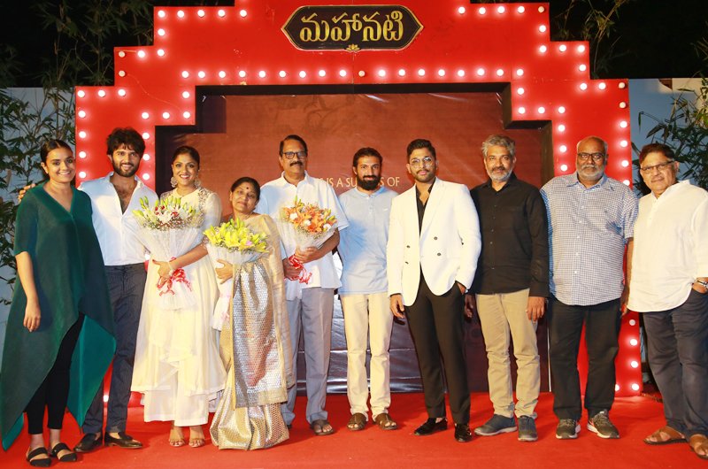 Allu-Aravind-Felicitation-To-Mahanati-Team-01