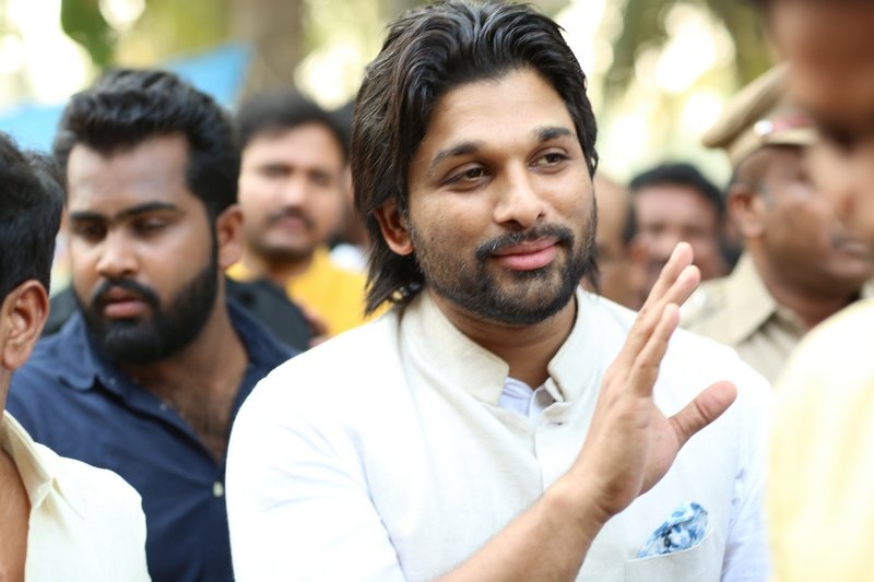 Allu-Arjun-At-Palakollu-03