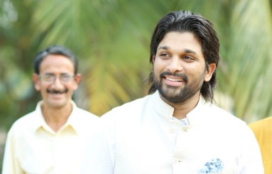 Allu-Arjun-At-Palakollu-10