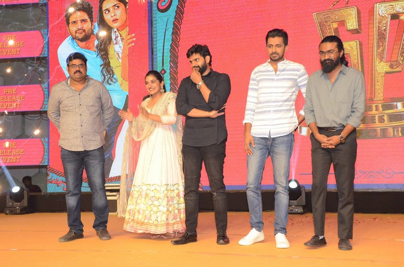 Brochevarevarur-Movie-Pre-Release-Event-07