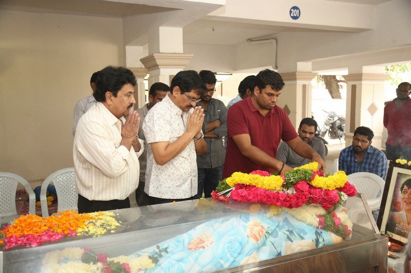 Celebrities-Pay-Homage-To-Director-B-Jaya-02