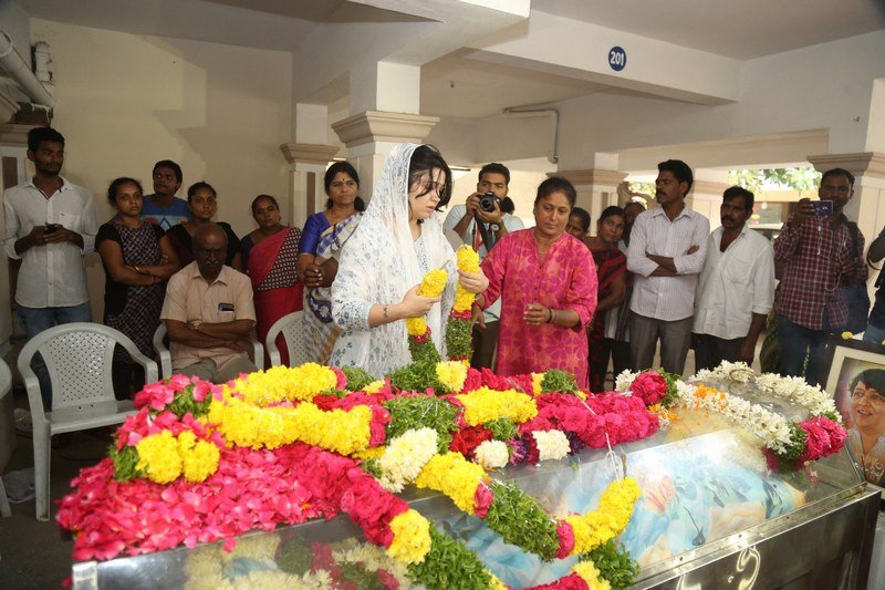 Celebrities-Pay-Homage-To-Director-B-Jaya-11