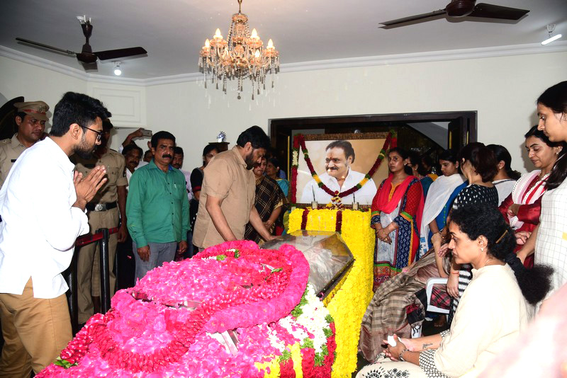 Telangana CM KCR | Celebrities-Pay-Homage-To-Nandamuri-Harikrishna-Photos-01 | Photo 18of 18 | Politicians Pay Tribute to Harikrishna